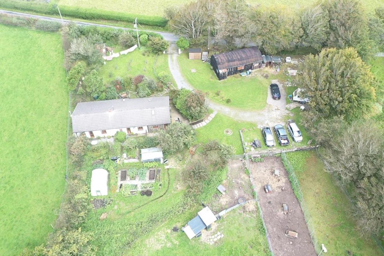 Inviting 2-Bed Cottage In Newcastle Emlyn Bagian luar foto