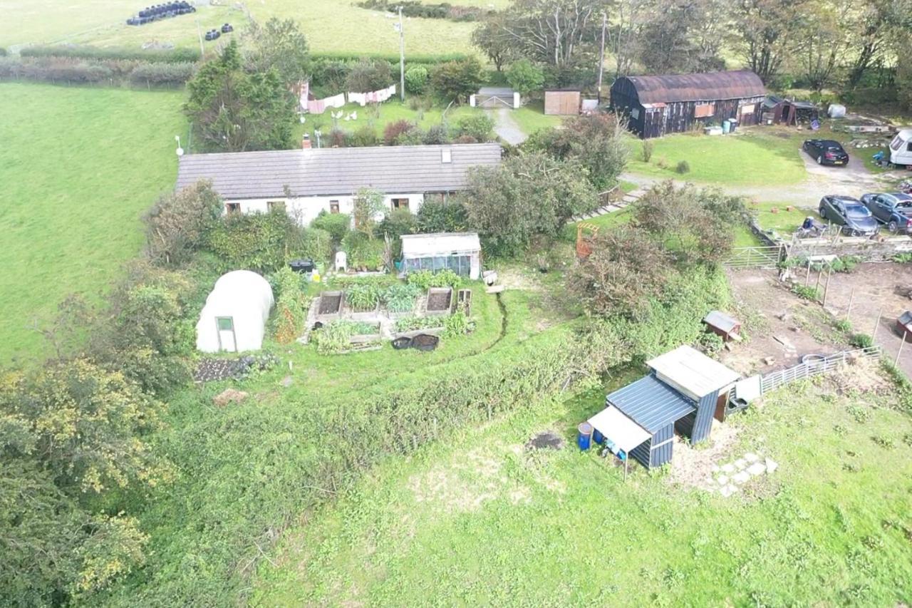 Inviting 2-Bed Cottage In Newcastle Emlyn Bagian luar foto